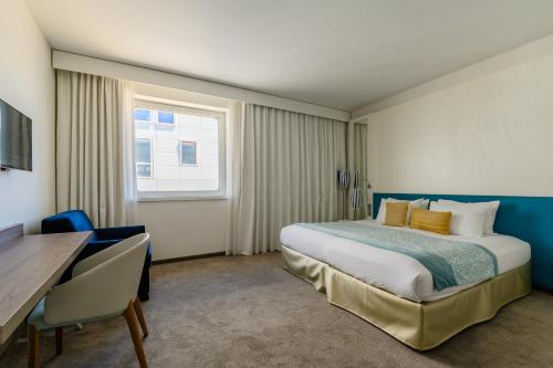 Habitación Superior con sofá cama del hotel Golden Tulip Marseille Euromed