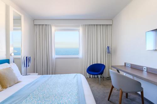 Habitación Superior con vistas al mar del hotel Golden Tulip Marseille Euromed