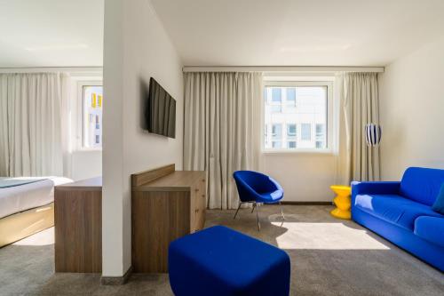 Suite Junior del hotel Golden Tulip Marseille Euromed. Foto 2