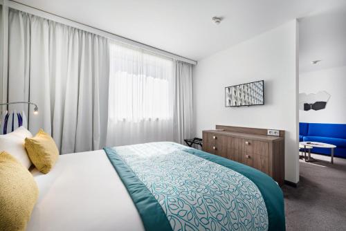 Suite Junior del hotel Golden Tulip Marseille Euromed. Foto 6