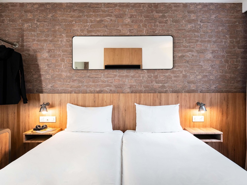 Habitación estándar con 2 camas individuales del hotel Ibis Styles Lyon Villeurbanne Parc De La Tête D'or. Foto 4