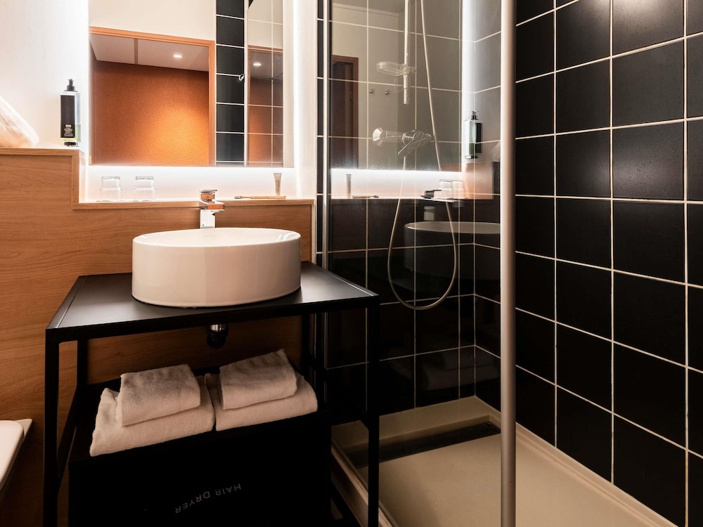 Habitación estándar con 2 camas individuales del hotel Ibis Styles Lyon Villeurbanne Parc De La Tête D'or. Foto 8