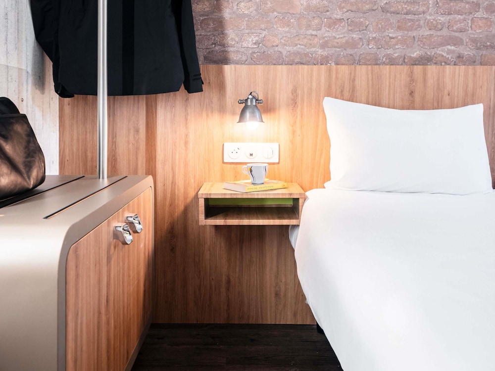 Habitación estándar con 2 camas individuales del hotel Ibis Styles Lyon Villeurbanne Parc De La Tête D'or. Foto 9