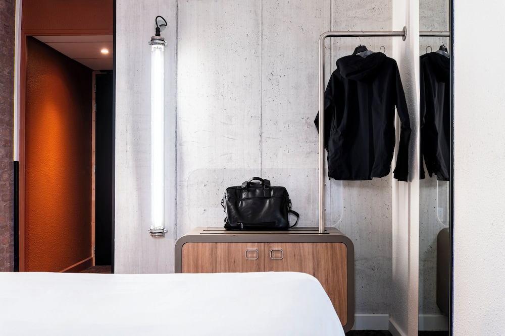 Suite Familiar del hotel Ibis Styles Lyon Villeurbanne Parc De La Tête D'or. Foto 1
