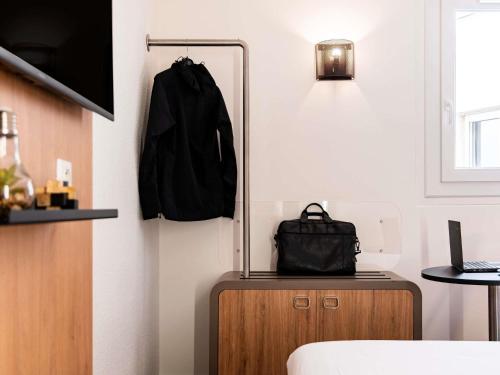 Habitación Contigua con Cama Queen del hotel Ibis Styles Lyon Villeurbanne Parc De La Tête D'or. Foto 3