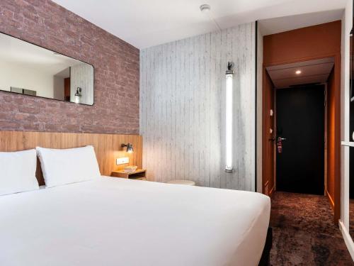 Habitación Contigua con Cama Queen del hotel Ibis Styles Lyon Villeurbanne Parc De La Tête D'or. Foto 4