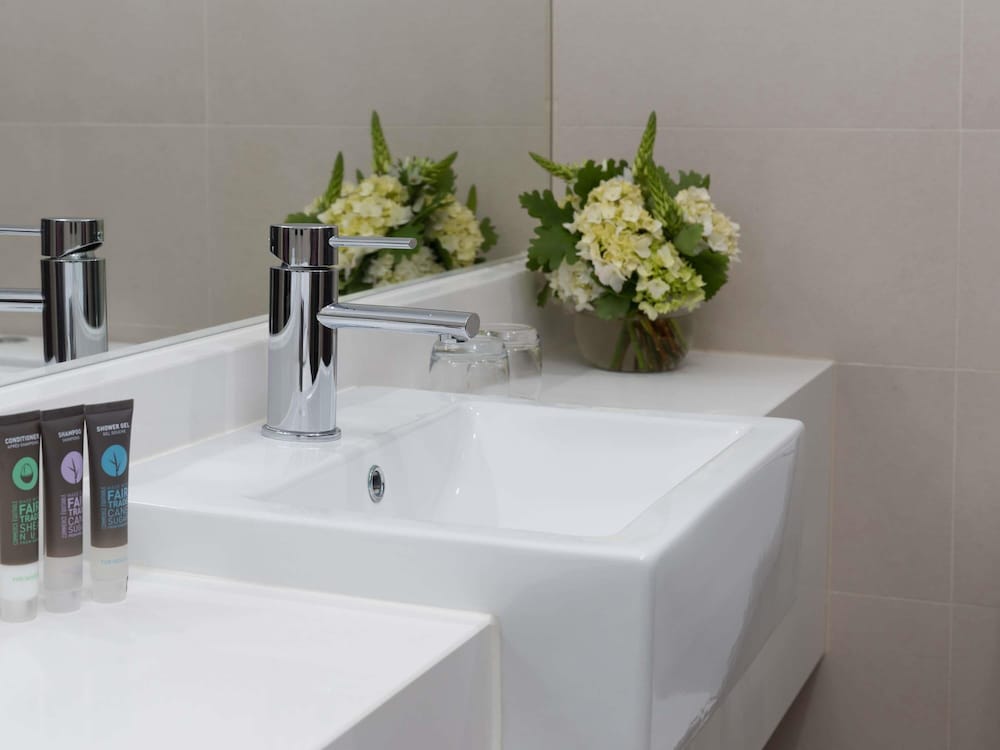 Habitación Estándar Twin con Balcón del hotel Novotel Geelong. Foto 1