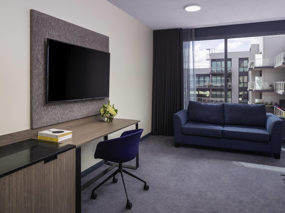 Habitación Superior King con Balcón del hotel Novotel Geelong. Foto 5