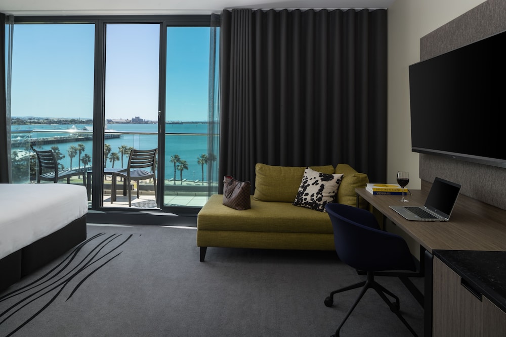 Habitación Deluxe King con Vistas a la Bahía del hotel Novotel Geelong. Foto 3