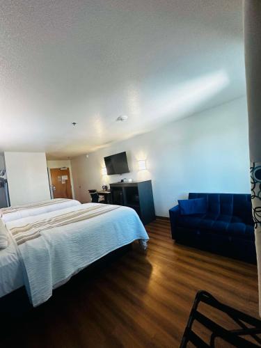 Habitación Doble con 2 camas grandes y sofá cama del hotel Surestay Plus Hotel By Best Western Niagara Falls East. Foto 4