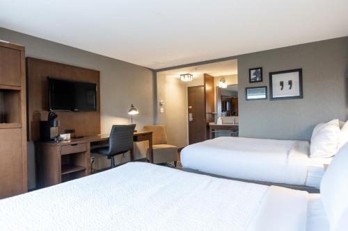 Standard Queen Room with Two Queen Beds and Tub - Mobility/Communications Accessible del hotel Niagara Riverside Resort, Bw Premier Collection. Foto 5