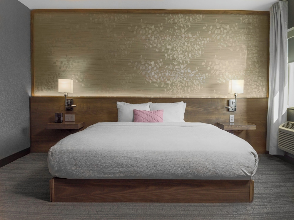 Habitación estándar, 1 cama de matrimonio grande del hotel Voco The Cadence, An Ihg. Foto 3