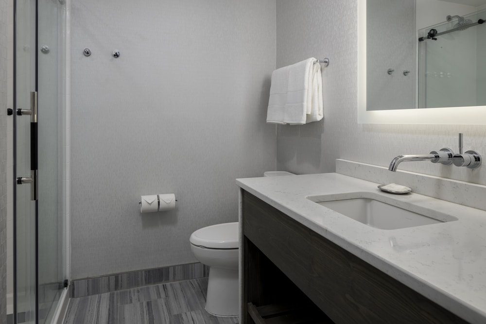 Habitación estándar, 2 camas dobles del hotel Voco The Cadence, An Ihg. Foto 3