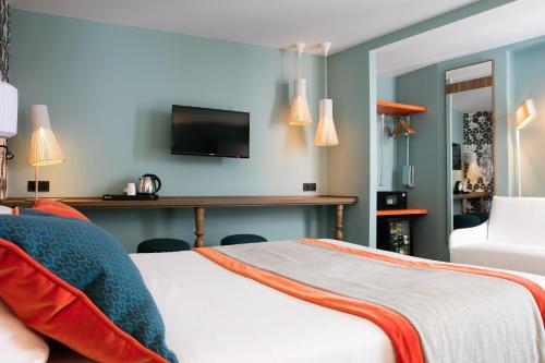 Habitación Triple Confort del hotel Des Nations Saint Germain. Foto 2