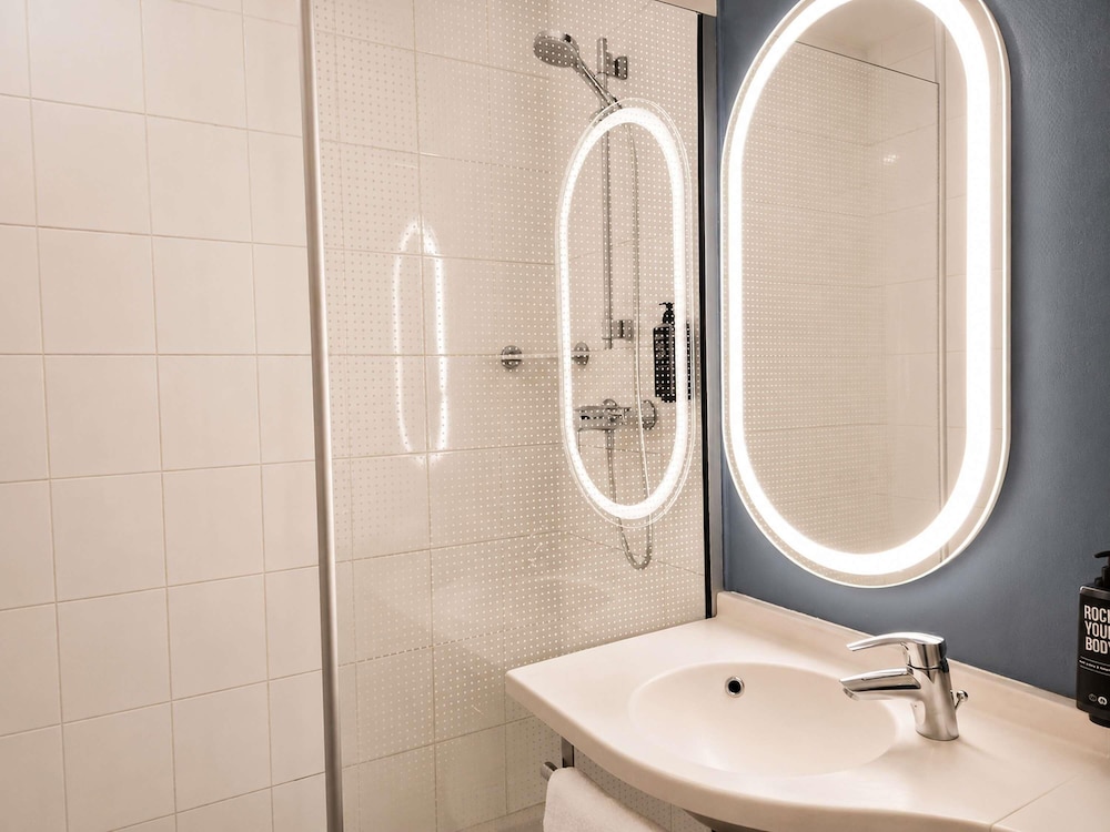 Habitación estándar, 2 camas individuales del hotel Ibis Paris Porte D'italie. Foto 3