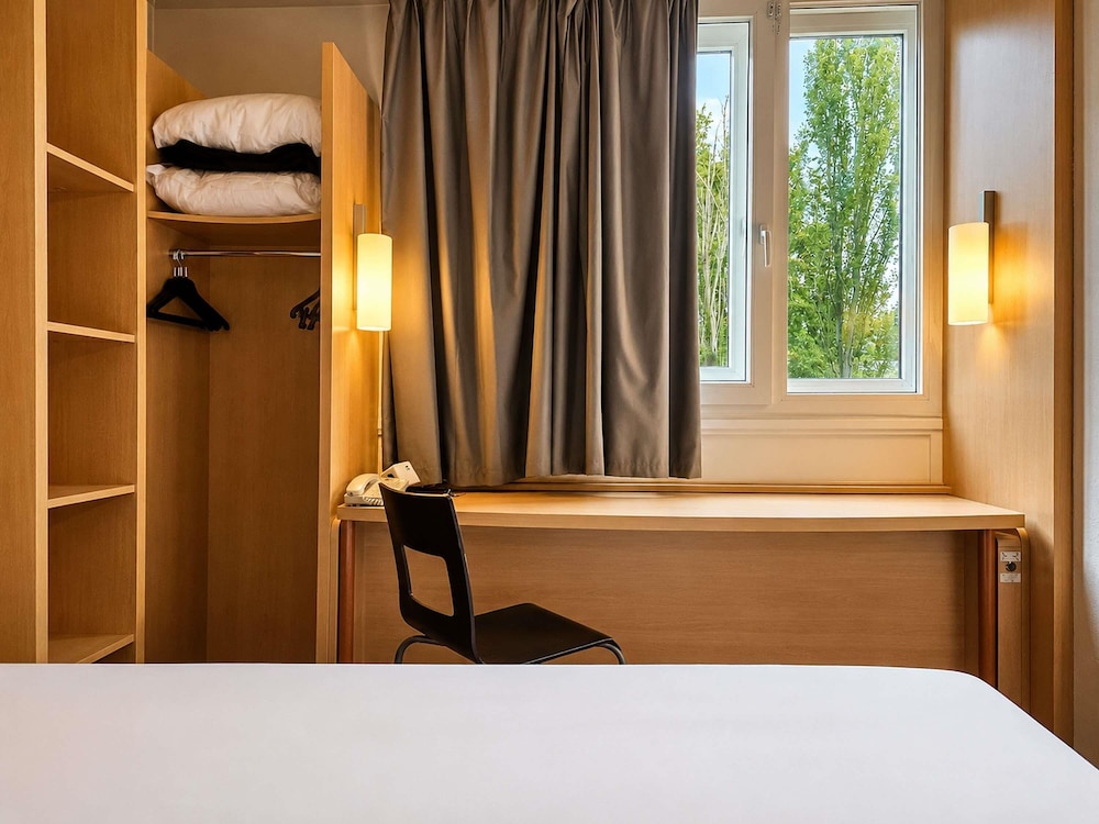 Habitación estándar, 2 camas individuales del hotel Ibis Paris Porte D'italie. Foto 6