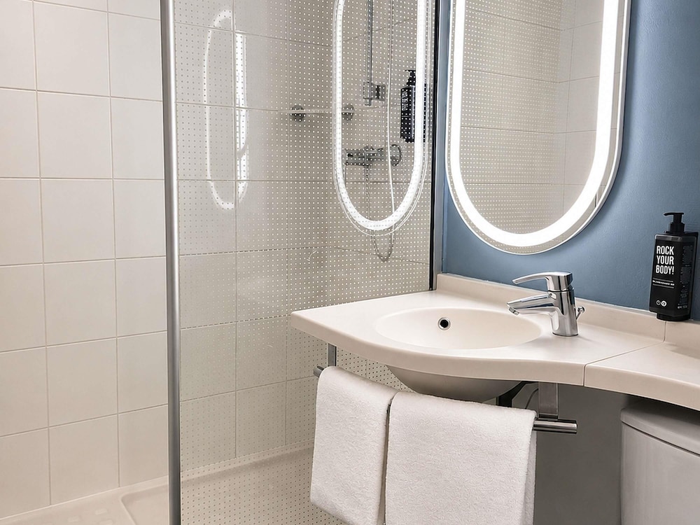 Habitación estándar, 2 camas individuales del hotel Ibis Paris Porte D'italie. Foto 8