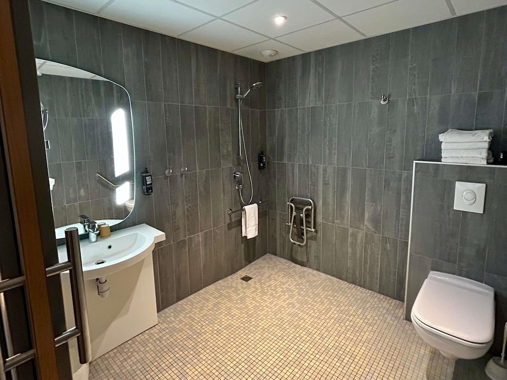 Habitación Superior Familiar del hotel Ibis Saint Malo La Madeleine. Foto 6