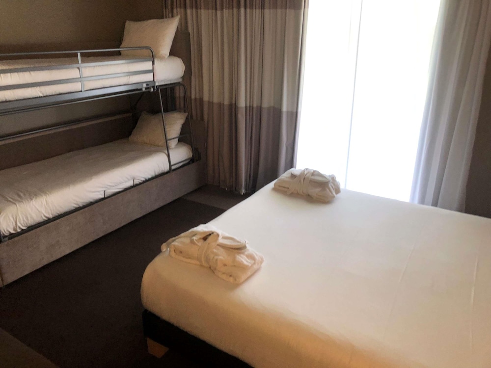 Habitación Superior Familiar del hotel Ibis Saint Malo La Madeleine. Foto 9
