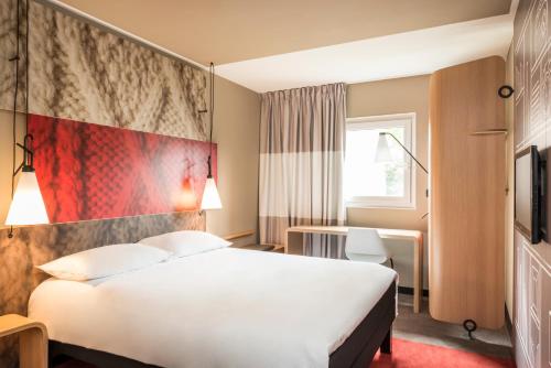 Habitación Doble Estándar del hotel Ibis Honfleur. Foto 2