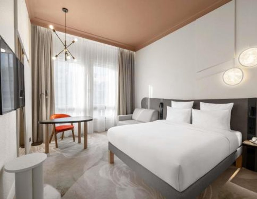 Habitación Superior (1 cama doble y 1 sofá cama) del hotel Mövenpick Hotel Budapest Centre. Foto 1