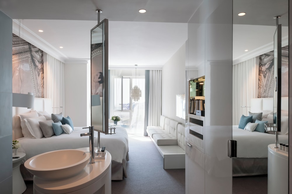 Habitación superior (1 Queen - Size Bed or 2 Single Beds) del hotel Cures Marines and Spa Trouville – Mgallery Collection. Foto 4