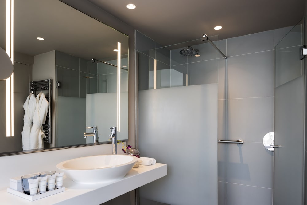 Suite, 1 cama de matrimonio grande (Duplex/single - story) del hotel Cures Marines and Spa Trouville – Mgallery Collection. Foto 5