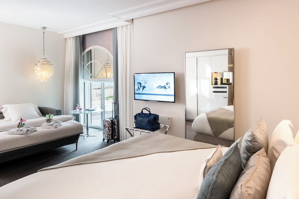 Habitación Deluxe (Family) del hotel Cures Marines and Spa Trouville – Mgallery Collection. Foto 4