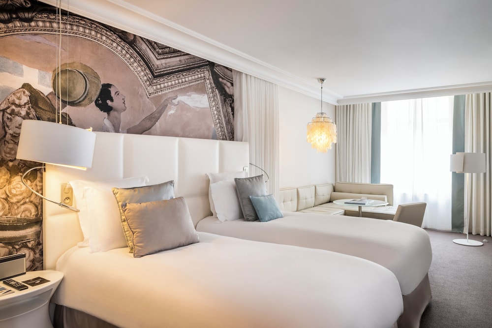Habitación superior, vistas al patio (1 Queen - Size Bed or 2 Single Beds) del hotel Cures Marines and Spa Trouville – Mgallery Collection. Foto 4