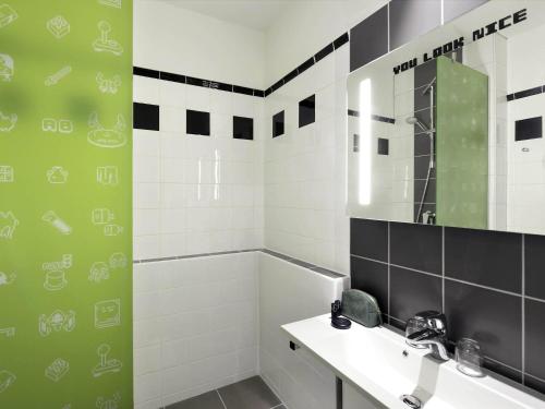 Habitación Económica con 1 cama doble del hotel Ibis Styles Budapest Center. Foto 6