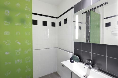 Habitación Económica con 1 cama doble del hotel Ibis Styles Budapest Center. Foto 16