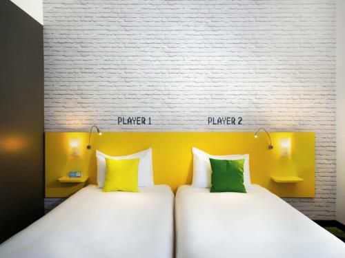 Habitación de diseño con 2 camas individuales del hotel Ibis Styles Budapest Center. Foto 18