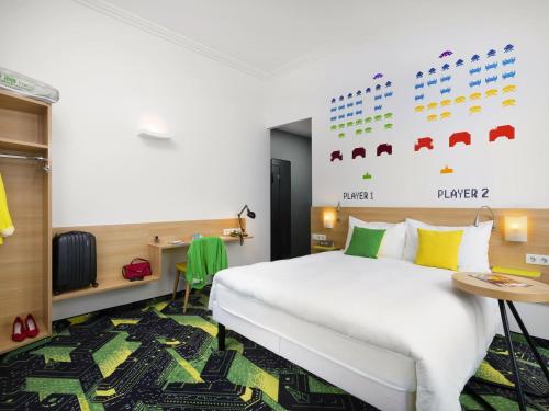 Habitación Doble de diseño del hotel Ibis Styles Budapest Center. Foto 3