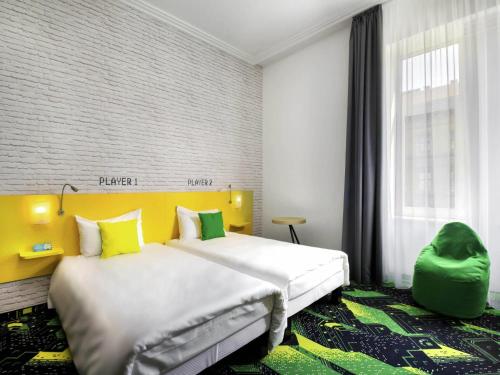 Habitación de Diseño con 2 camas individuales del hotel Ibis Styles Budapest Center. Foto 9