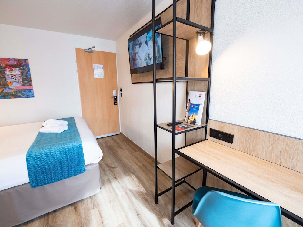 Habitación estándar con 2 camas individuales del hotel Ibis Avignon Centre Pont De L'europe. Foto 2