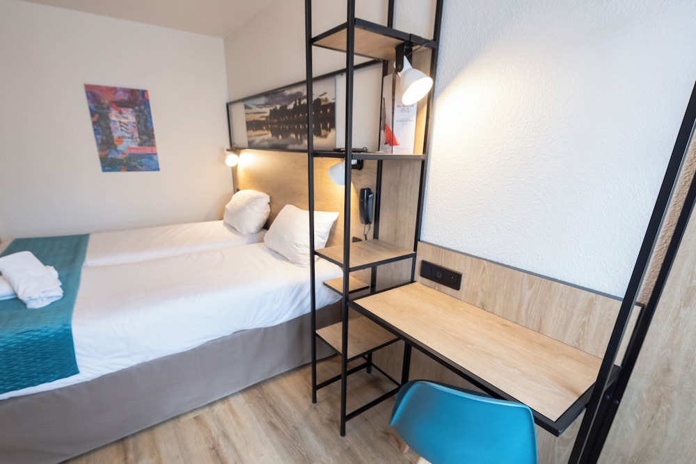 Habitación estándar con 2 camas individuales del hotel Ibis Avignon Centre Pont De L'europe. Foto 6