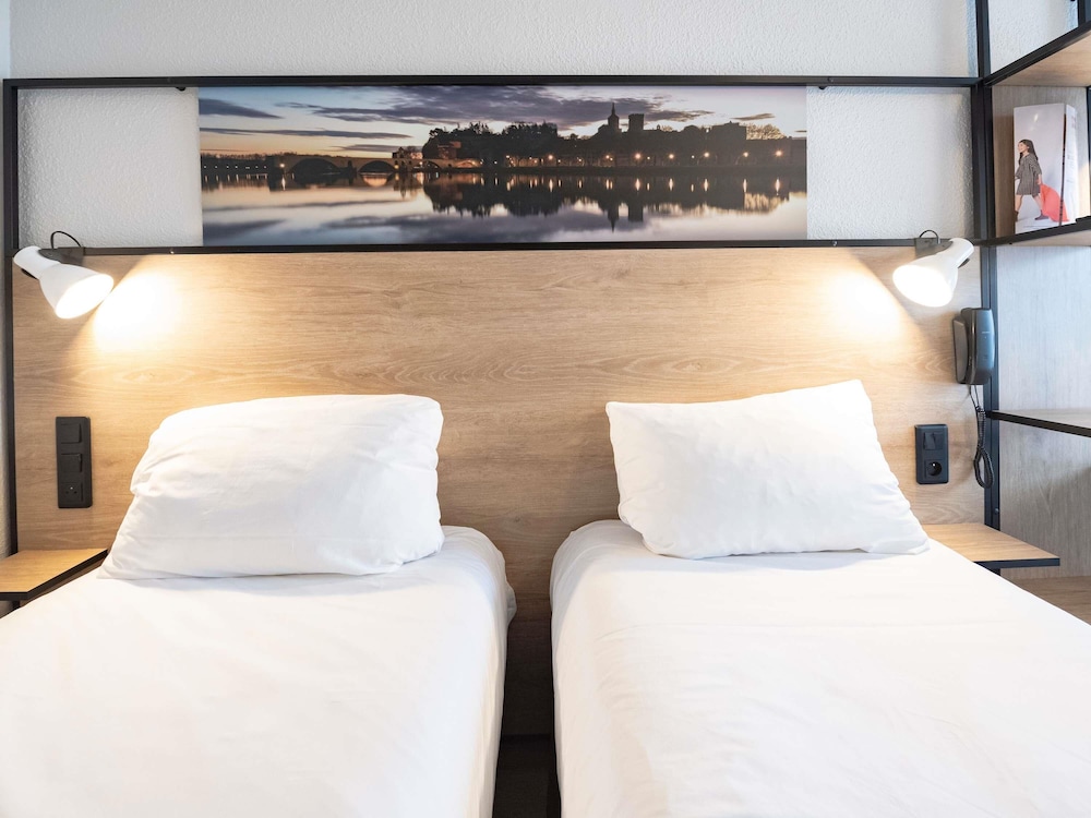 Habitación estándar con 2 camas individuales del hotel Ibis Avignon Centre Pont De L'europe. Foto 10