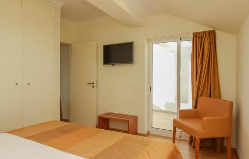 Suite con cama grande del hotel Lagoa Hotel. Foto 6