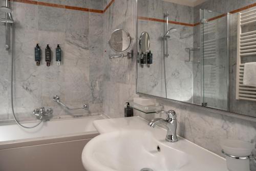Suite Junior del hotel Adler Cavalieri. Foto 20