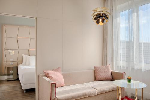 Suite Junior con vistas del hotel NH COLLECTION ROMA PALAZZO CINQUECENTO. Foto 2