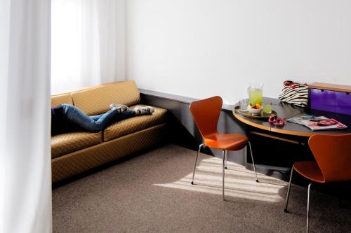 Habitación Triple Estándar con balcón del hotel Ripa Roma