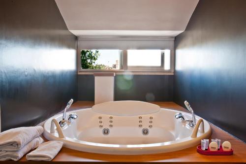 Suite Junior con terraza del hotel Ripa Roma. Foto 1