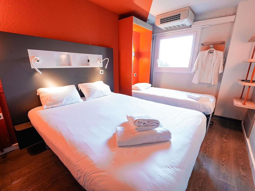 TRIPLE - Habitación con 1 cama doble y 1 cama individual plegable del hotel Ibis Budget Marseille Vieux Port