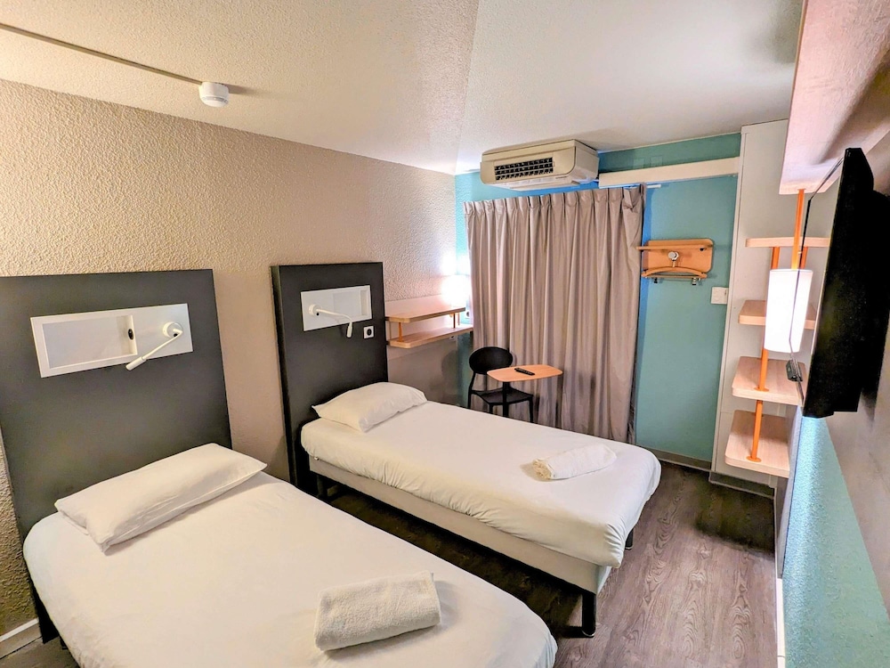 GEMELA - Habitación con camas gemelas del hotel Ibis Budget Marseille Vieux Port. Foto 1