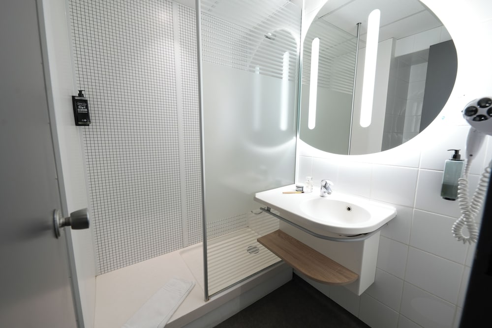 GEMELA - Habitación con camas gemelas del hotel Ibis Budget Marseille Vieux Port. Foto 4