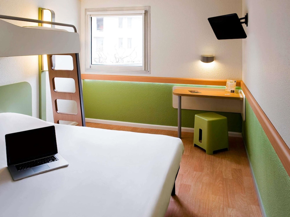 DOBLE - Habitación con una cama grande del hotel Ibis Budget Avignon Centre. Foto 1
