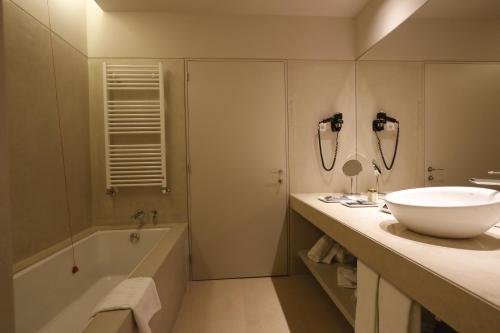 Habitación Doble Estándar - 2 camas del hotel Montebelo Vista Alegre Ílhavo. Foto 2