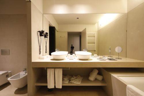 Habitación Doble con cama supletoria del hotel Montebelo Vista Alegre Ílhavo. Foto 3