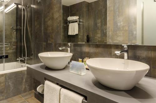 Habitación Doble Superior del hotel Vincci Liberdade. Foto 9