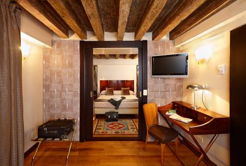 Habitación cuádruple del hotel Saturnia and International